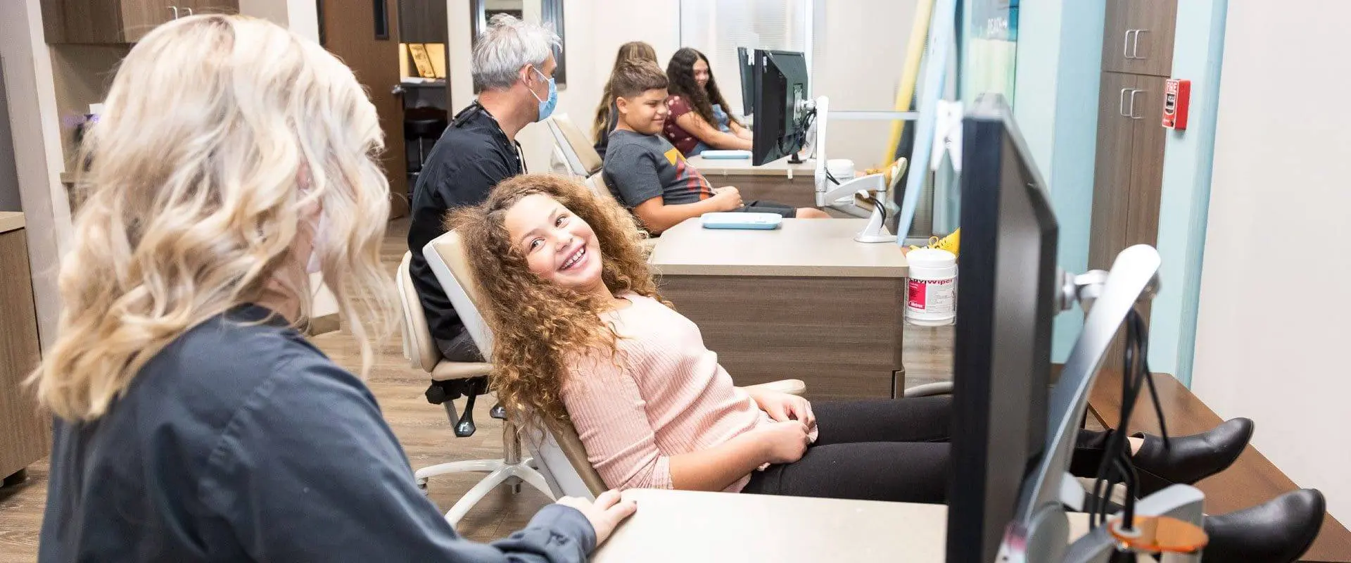 A woman smiles get best orthodontist at Gianquinto Orthodontic Arts in Bakersfield, Tehachapi and Mammoth Lakes, CA